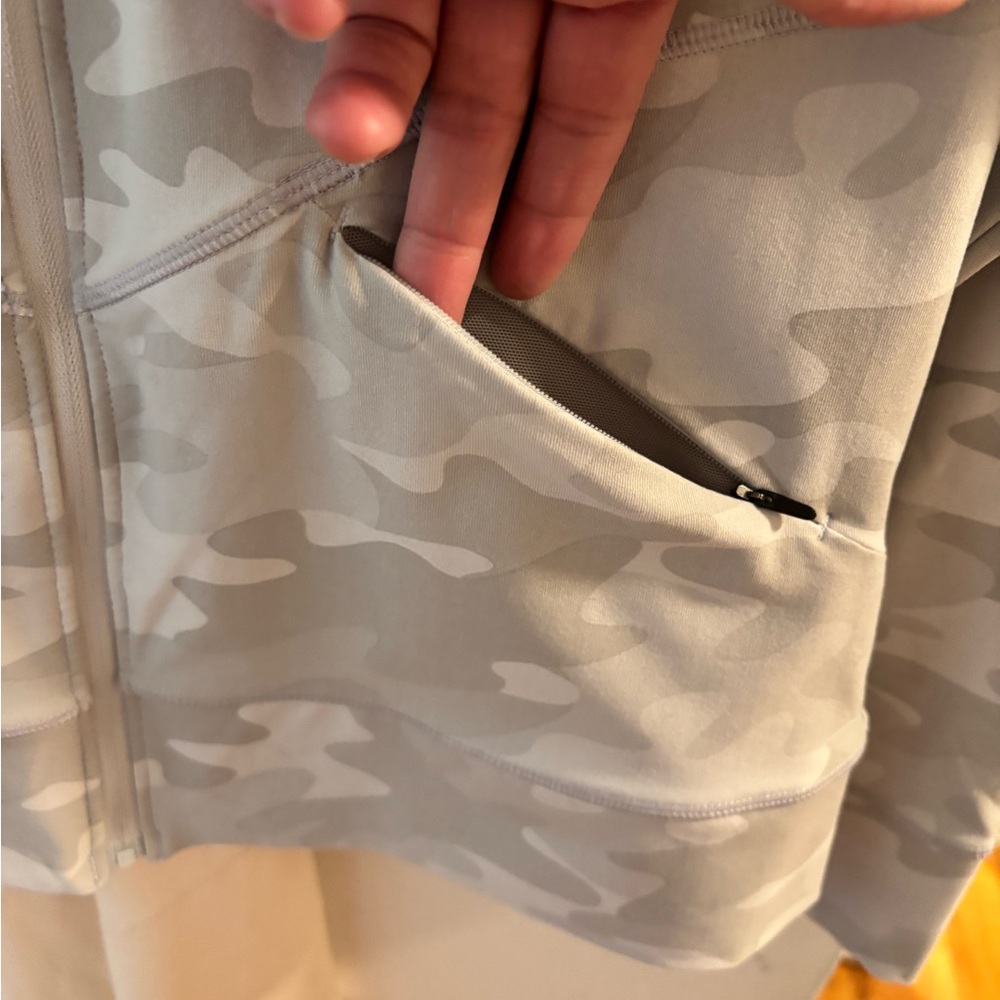 LOLË Women's Light Gray and White Camo Jacket - Picture 6 of 9